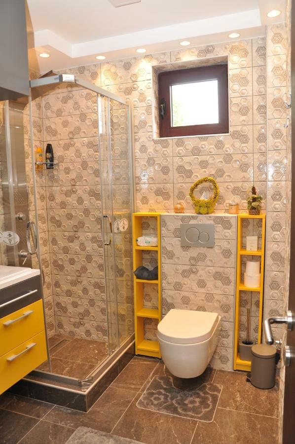 Lux Apartman Cacak Exterior photo