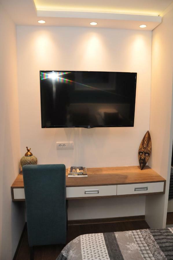 Lux Apartman Cacak Exterior photo